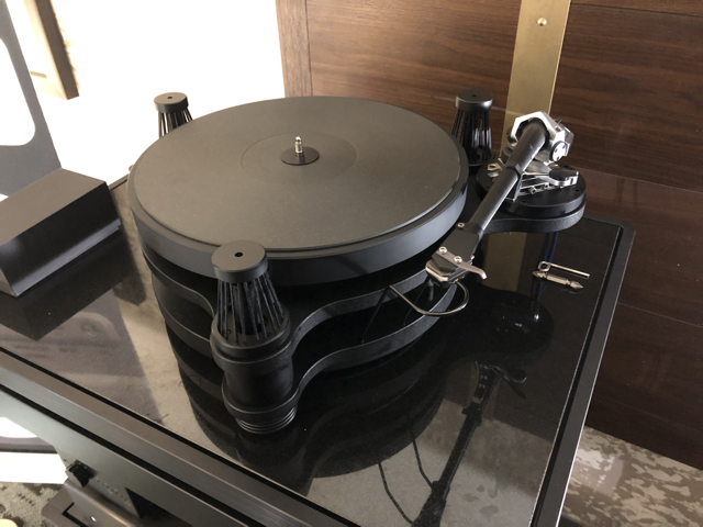 SME turntable in EMM Labs room
